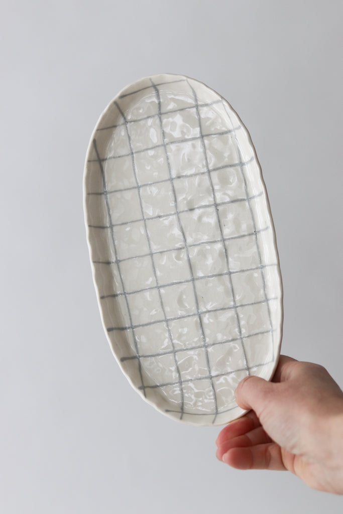 Grid Pinched Platter - Fog
