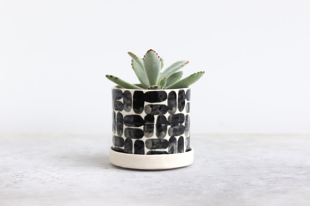 Round Pinched Planter with Plate - Brick